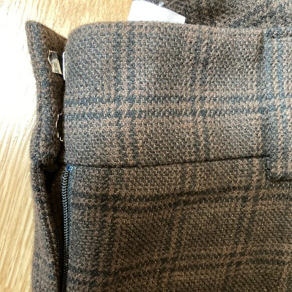 Brown Plaid Cuffed Shorts - Picture 5 of 10